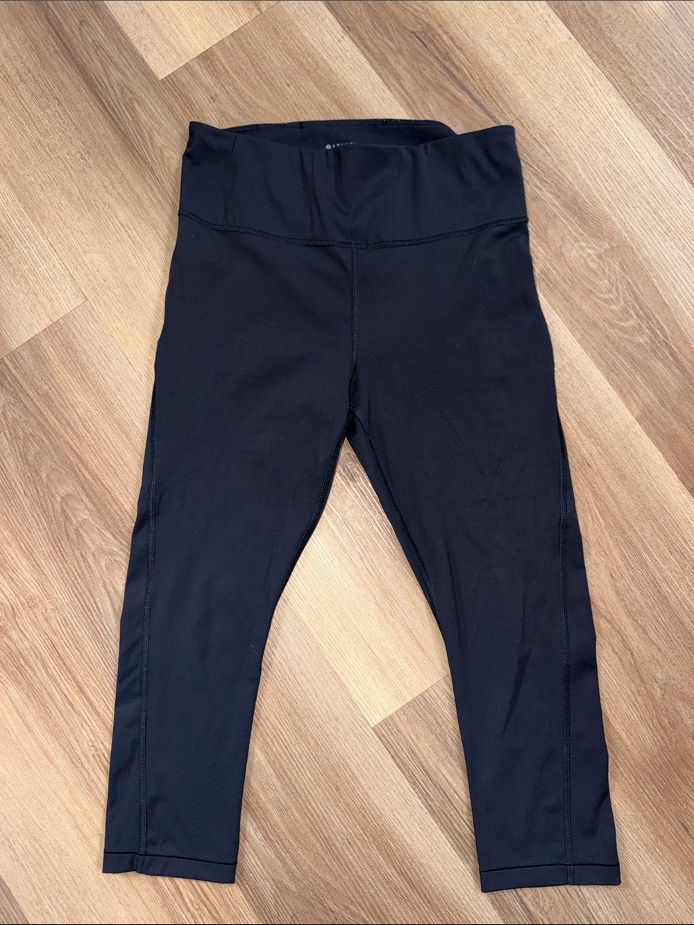 Athleta Ultimate Stash Pocket Capri Black Athletic Leggings Size Small #531264